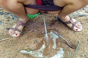 Desi Indian Bhabhi Outdoor Public Pissing Video Compilation